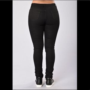 Fashion Nova - Skinny Uniform Pants 🖤